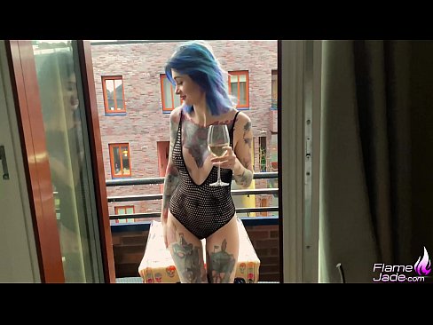 ❤️ Msichana Mkubwa Anayenyonya kwa Kugugumia na Kutombana kwa Shauku Chini ya Anga Wazi Fucking ❌️❤